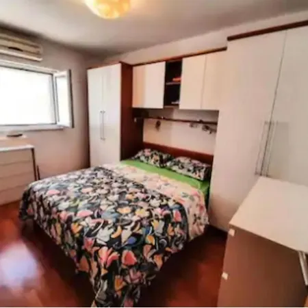 Specious For 5 People Apartment Split