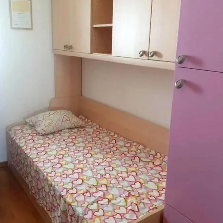 Specious For 5 People Apartment Split